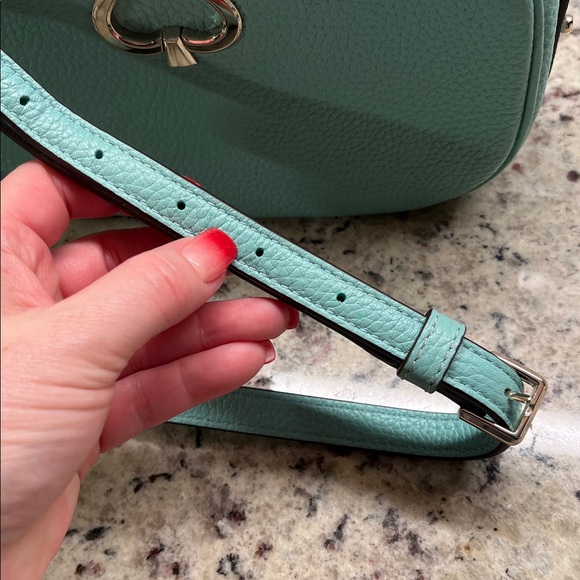 Kate Spade Small Spotlight Camera Crossbody Bag EUC - Picture 8 of 13